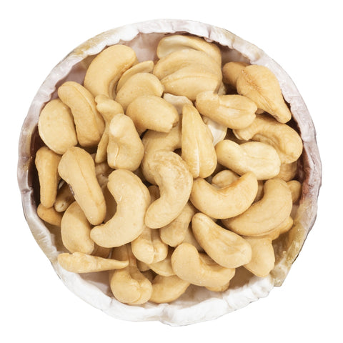 Geröstete Cashewkerne mit Salz in einer Schüssel